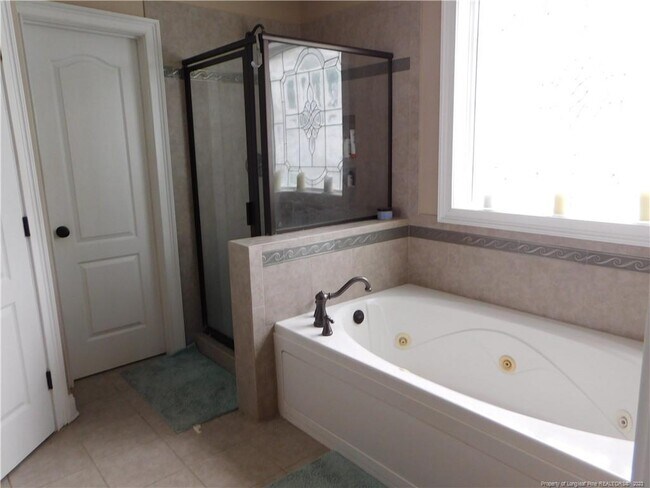 Building Photo - 100 Heather Brook Cir