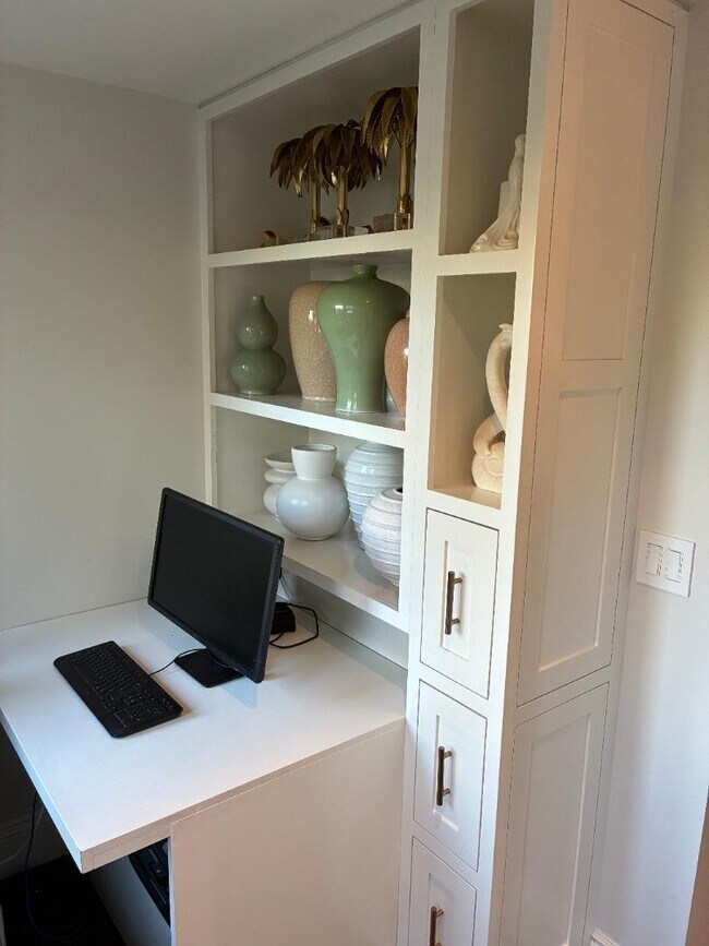 Building Photo - 212 Dwight Rd