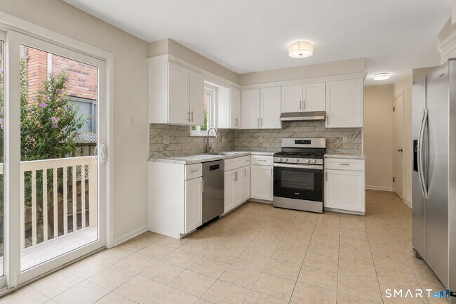 Building Photo - 27 Bouton St E