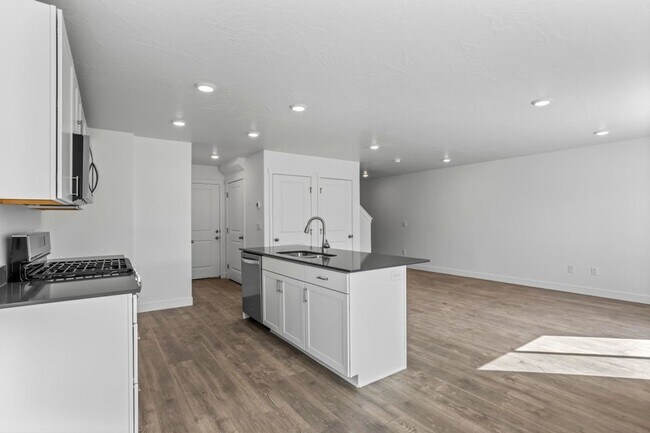 Building Photo - 1786 Wolverine Wy