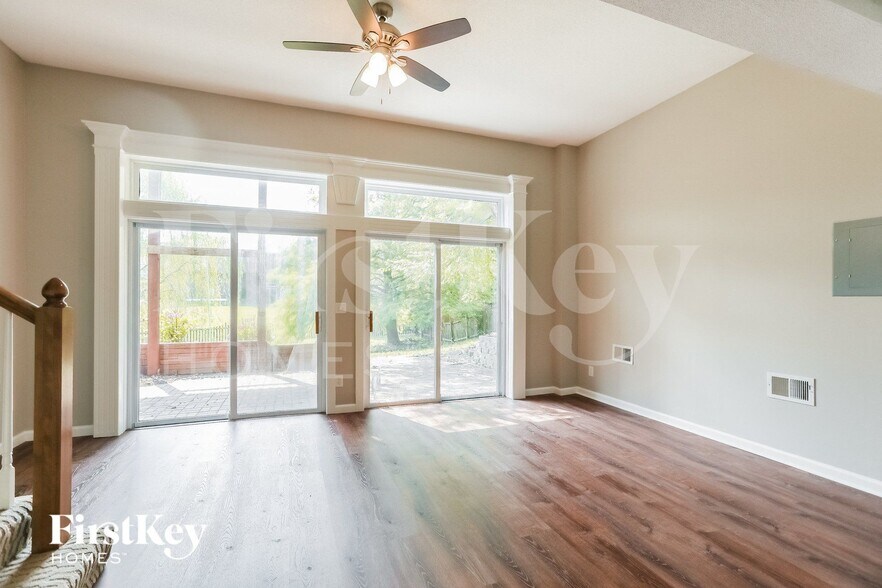 Building Photo - 7016 N Bristol Ave