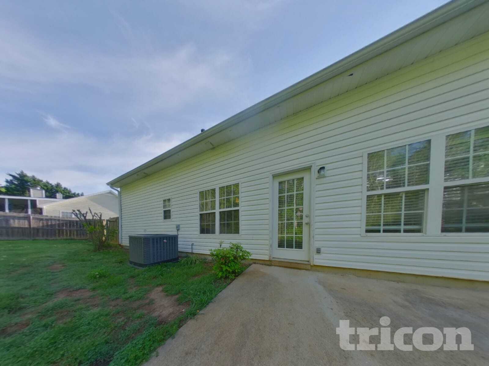 Building Photo - 2054 Laird Rd