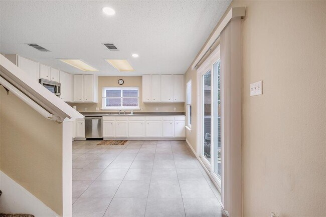 Building Photo - 2507 Byfield Dr