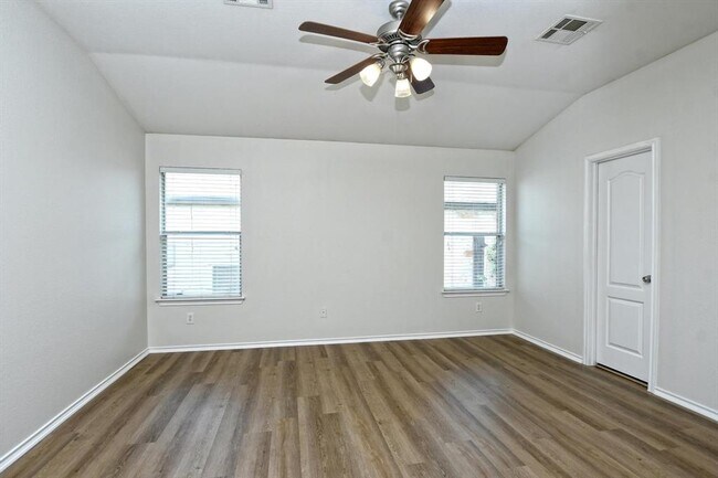 Building Photo - 2112 Mir Woods Dr