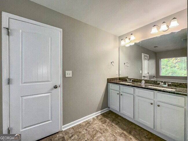 Building Photo - 212 Daisy Cir