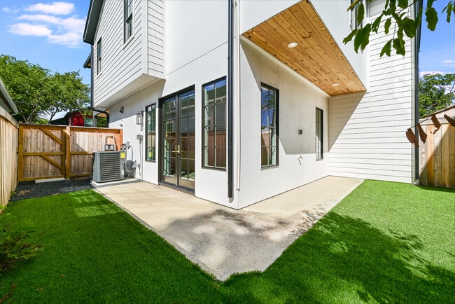 Building Photo - 310 Lavaca St
