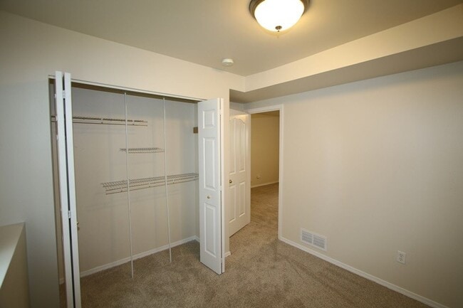 Building Photo - 4 Bedroom Eagle River Home!