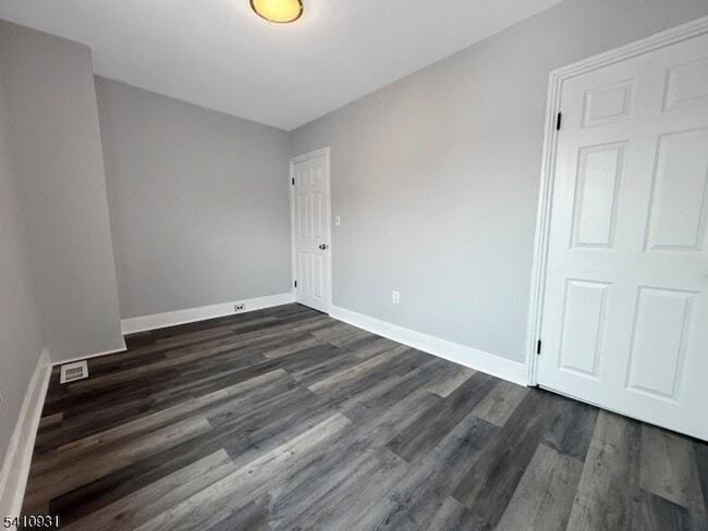 Building Photo - 65 Davis St