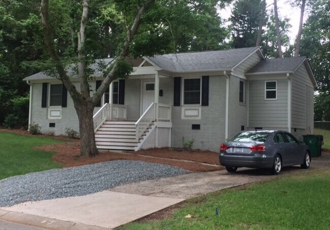 Building Photo - 4922 Baylor Dr