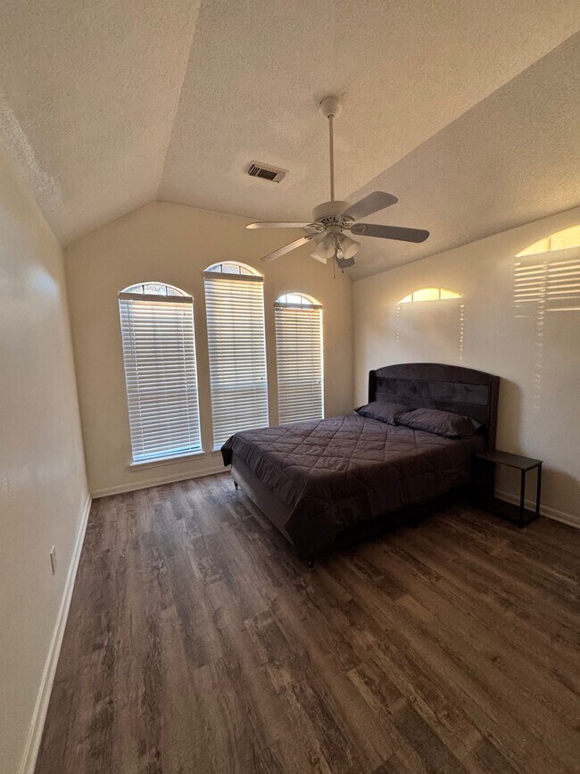 Building Photo - 8215 Turnmill Ct