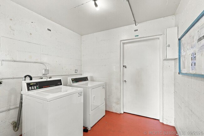 Building Photo - 175 NE 203rd Terrace