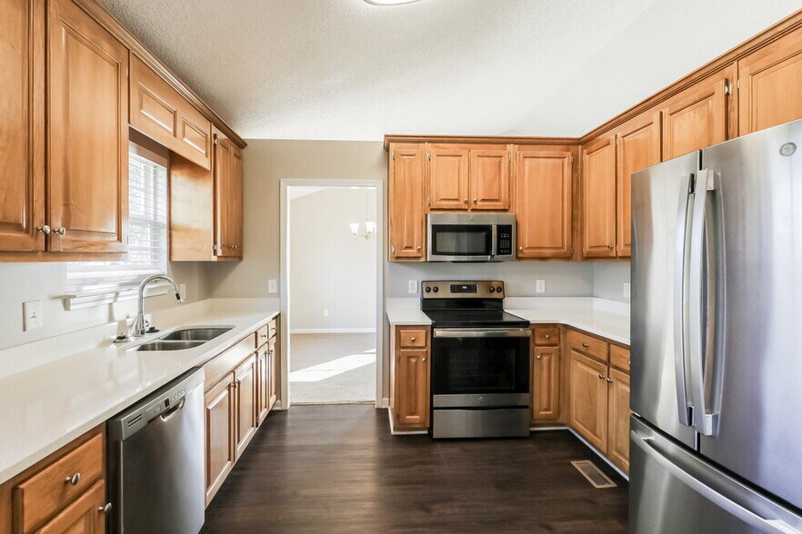 Building Photo - 503 Bentley Way