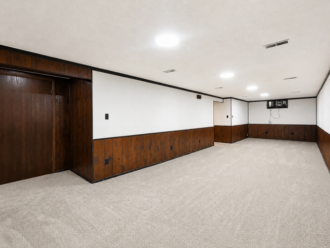 Building Photo - 255 Taylor Rd