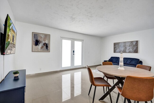 Building Photo - 905 N Federal Hwy