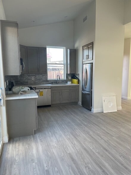 Building Photo - 22518 Clarendon St