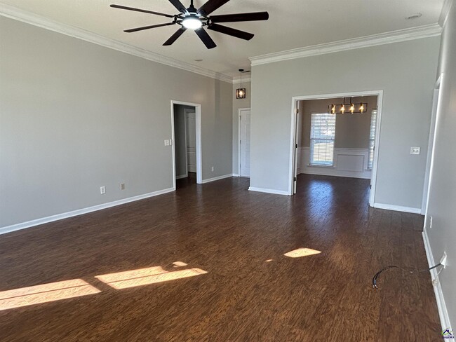 Building Photo - 166 Holly Pointe