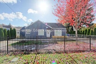 Building Photo - 3 Bed, 2 Bath Home Near Mill City Park in Portland