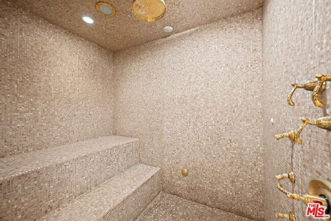 Building Photo - 1575 Alexis Pl