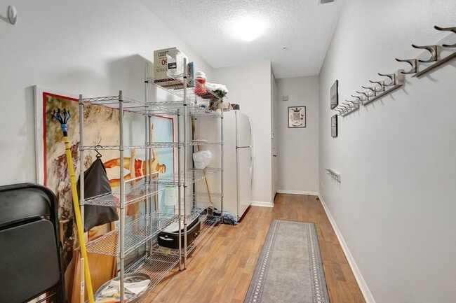 Building Photo - 4320 Blowing Point Pl