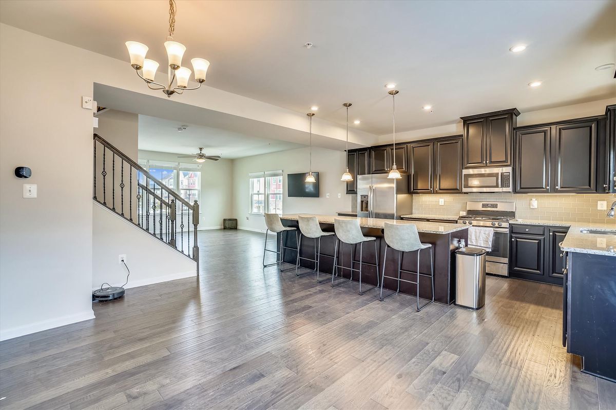 Building Photo - 8303 Encore Dr