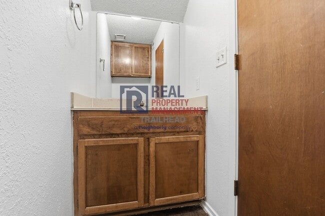 Building Photo - Well-Designed 2 Bedroom Townhome Near Camp Bowie