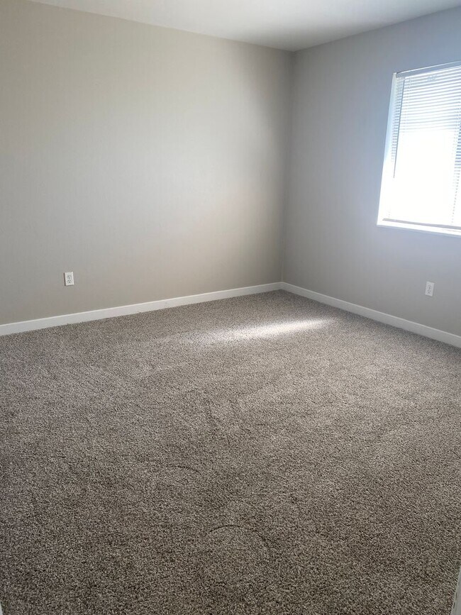 Building Photo - 8886-8888 N Lowell Blvd (DUPLEX)