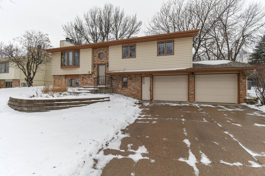 Building Photo - 2213 S Wellington Ave