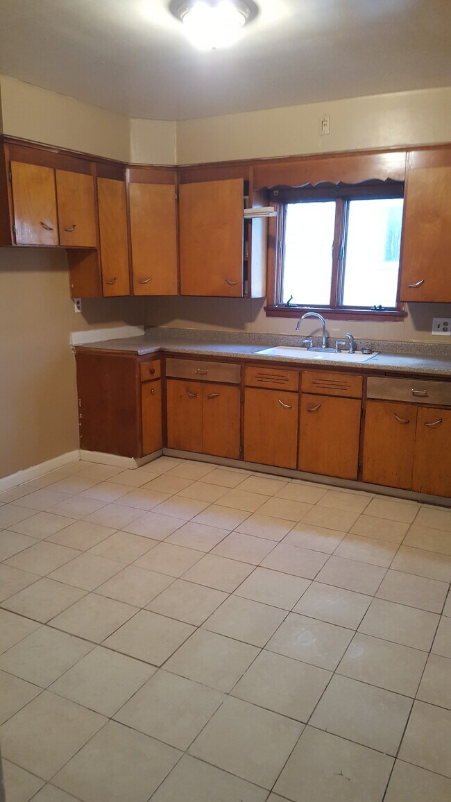 Building Photo - 459 9th St