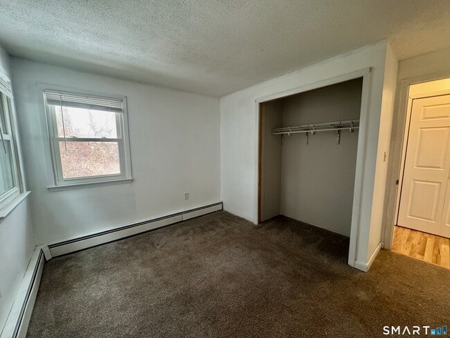 Building Photo - 12 Nutmeg Dr