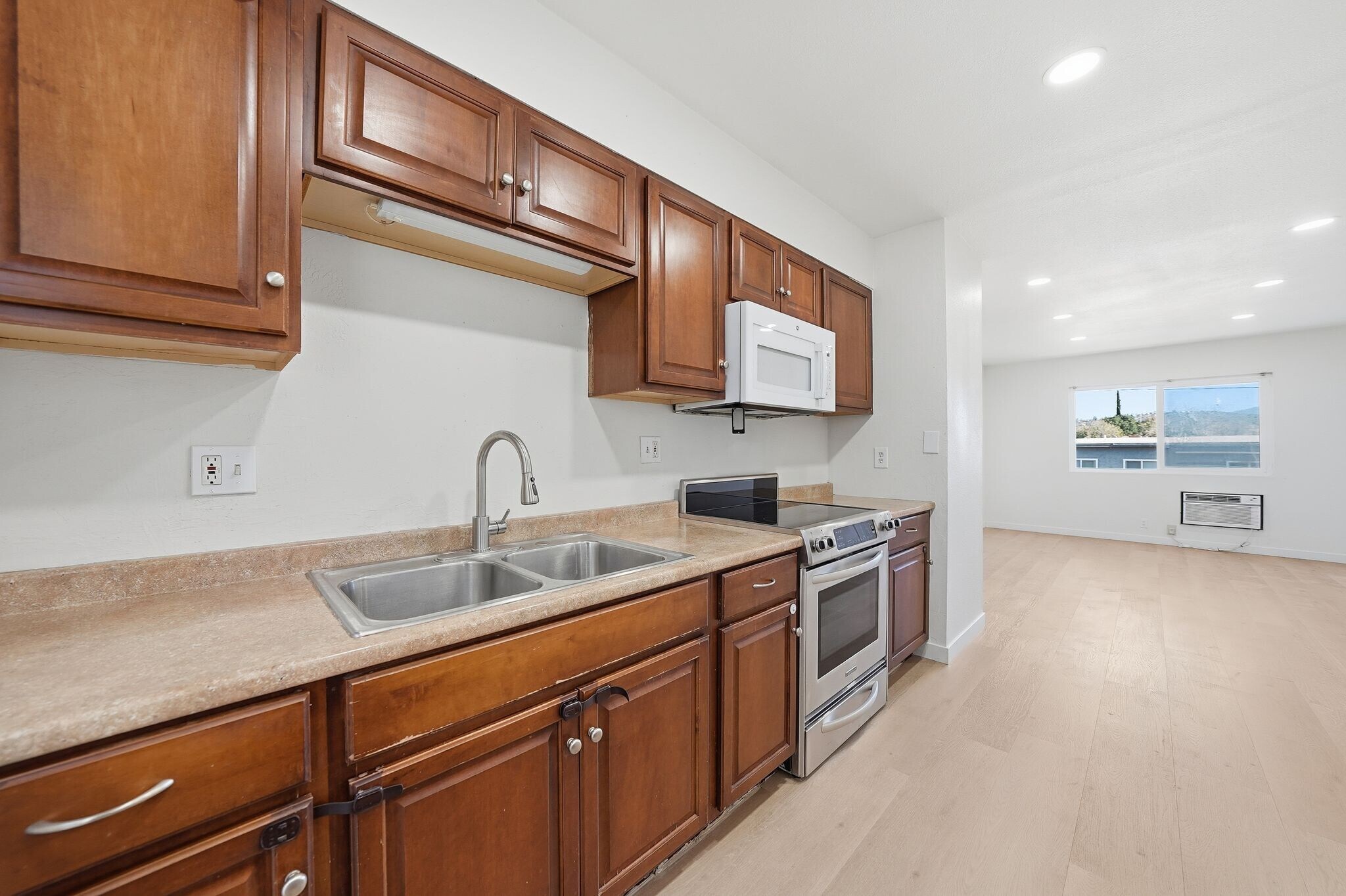 Building Photo - 12621 Lindo Ln