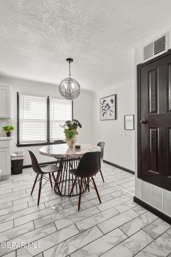 Building Photo - 614 Loretto Rd