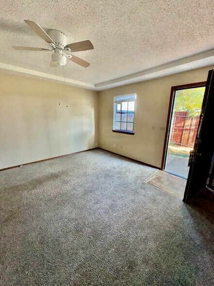 Building Photo - 1211 Parkwood Ct