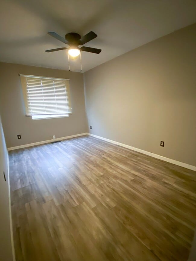 Building Photo - 10802 W Carr Ave