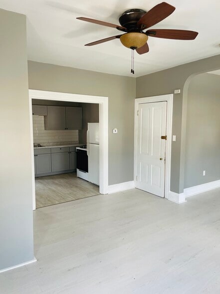 Building Photo - 1006 E Market St