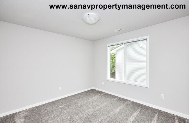 Building Photo - Spacious 3-Bedroom Home with Modern Layout...