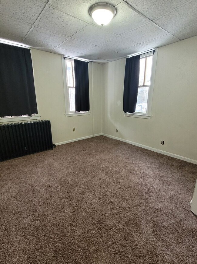 Building Photo - 132 S 5th Ave