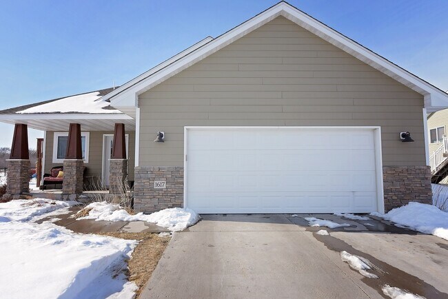 Building Photo - Fantastic 4 Bedroom 2 Bath House For Rent in Sartell - Sartell Schools