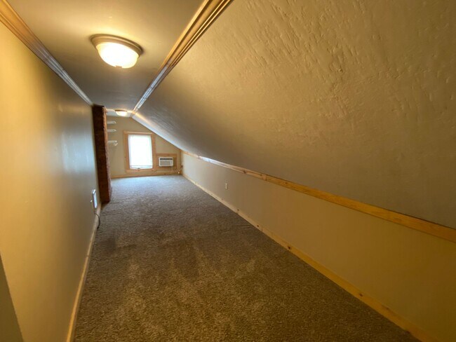 Building Photo - 442 E 16th Ave