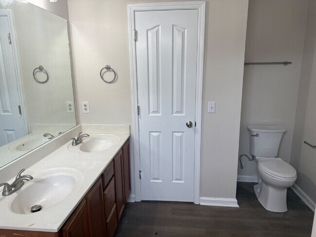 Building Photo - Fully renovated 3 Bed Home in La Vergne with 2-Car Garage