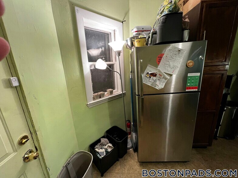 Building Photo - 40 Hillside St