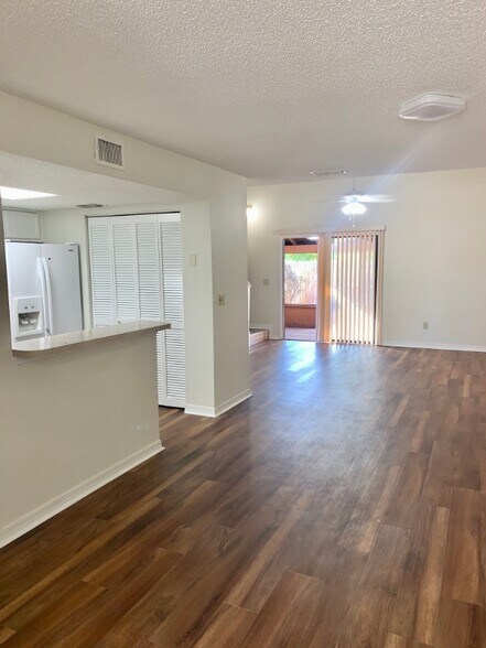 Building Photo - 4285 Melissa Ct W