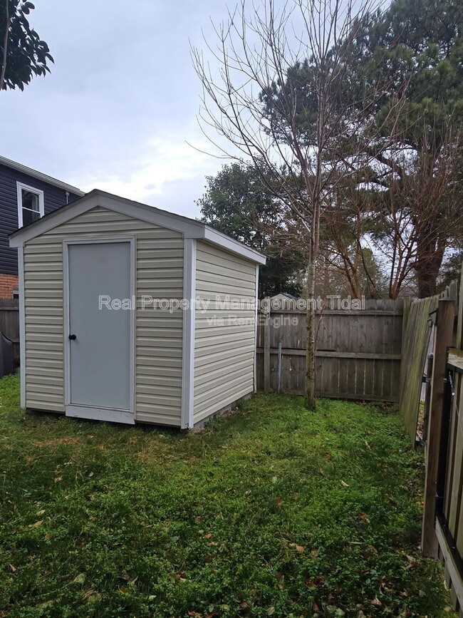 Building Photo - 1072 Level Green Blvd