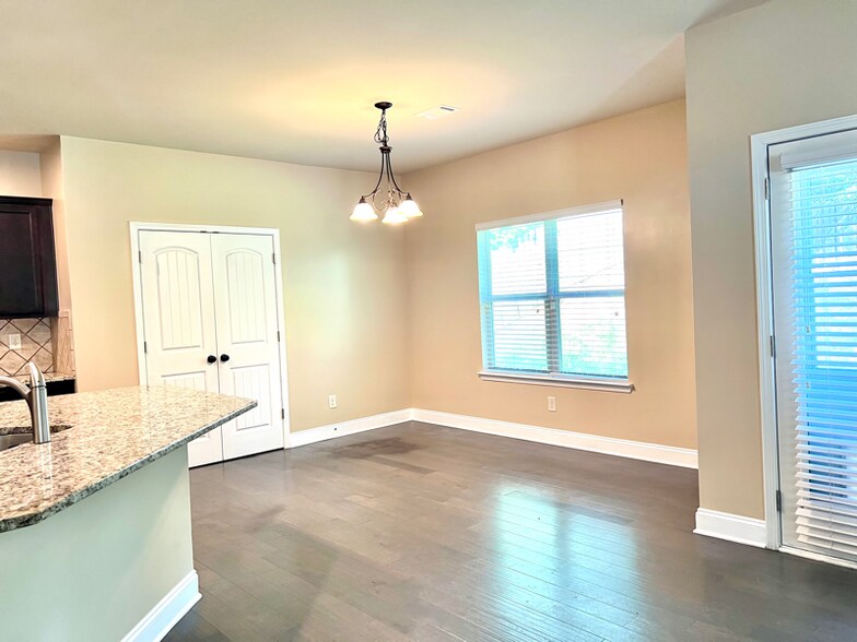 Building Photo - 2742 Misty Ivy Dr