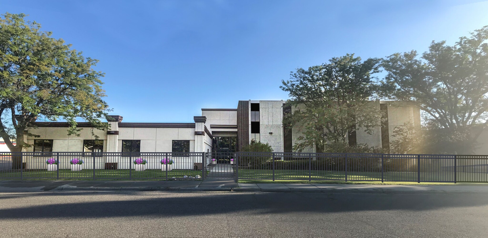 Building Photo - 1127 Alderson Ave