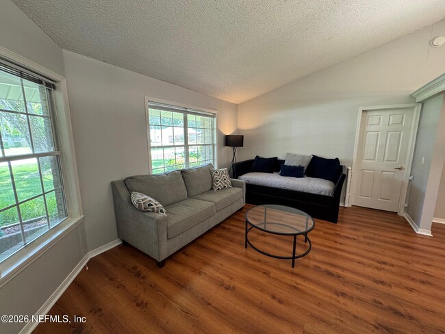 Building Photo - 1800 Castille Dr