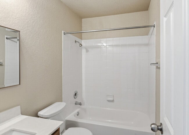 Building Photo - Move-In Ready 3 Bedroom Home with Granite Kitchen and Covered Patio!