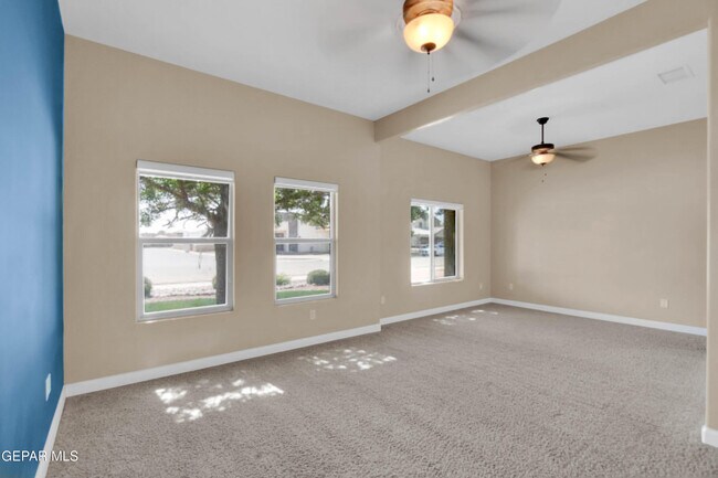 Building Photo - 5648 Valley Oak Dr