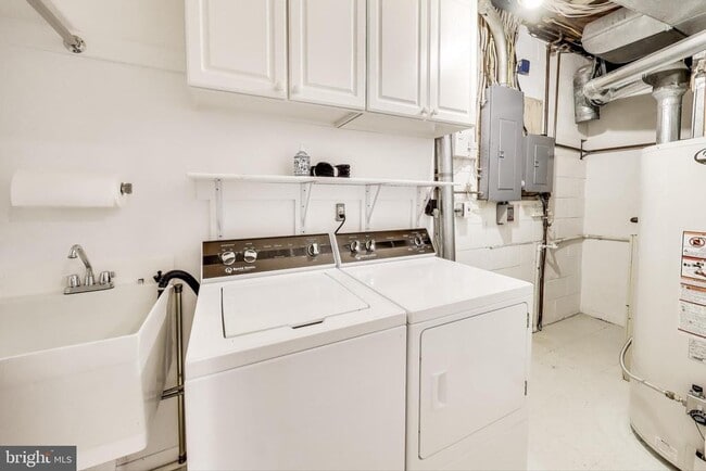 Building Photo - 1426 Carrington Ln