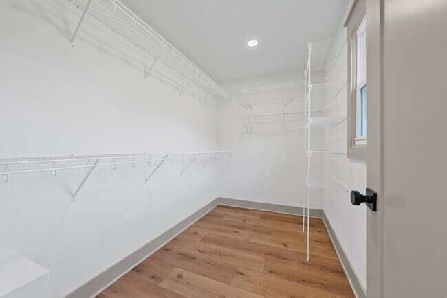 Building Photo - 460 Hilltop Trail