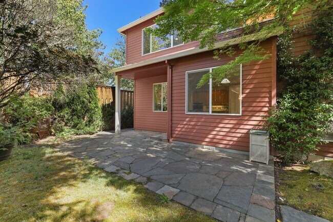 Building Photo - FOR RENT: CORNER LOT, Immaculate, lovely and spacious home - 5 bed, 3 bath + bonus room with 3-ca...